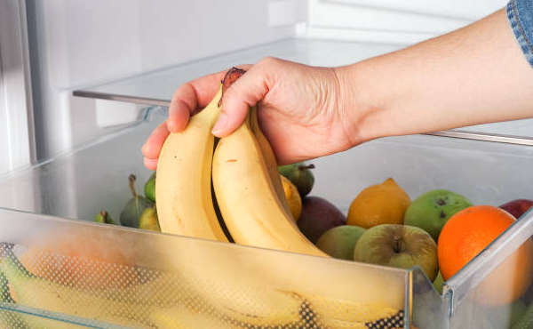 banana na geladeira