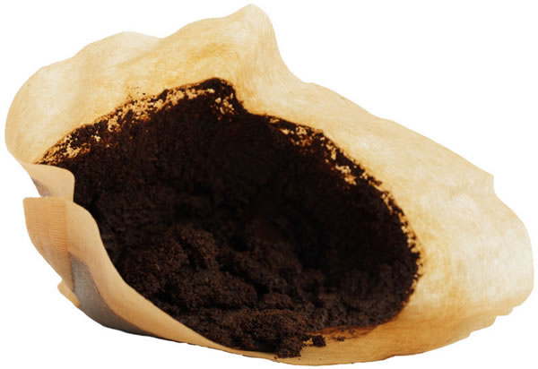 Conheça 8 utilidades para o pó de café usado
