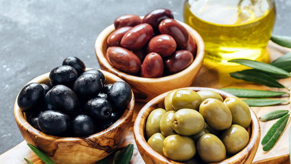 azeitonas e óleo de oliva