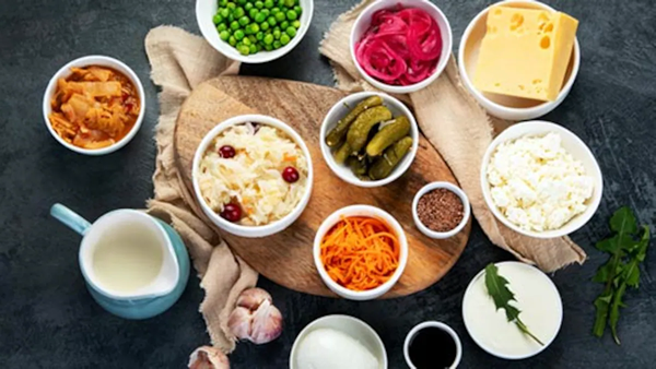 alimentos probióticos saudáveis sobre a mesa