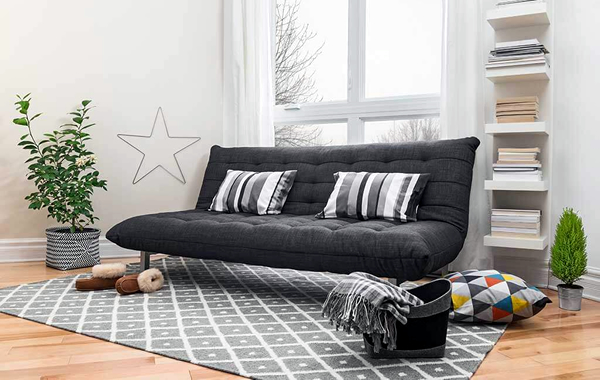 Quais as vantagens e desvantagens do sofá-cama - almofada vira colchão